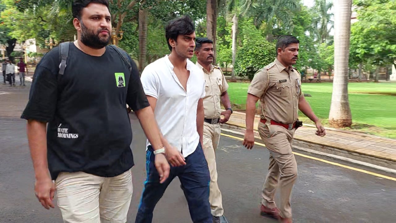 ravindra mahajani funeral 1