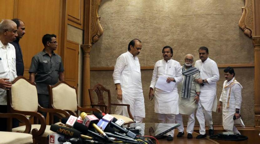 राष्ट्रवादी काँग्रेसचे ज्येष्ठ नेते अजित पवार यांच्यासह एनसीपीच्या काही आमदारांनी बंडखोरी केली आहे.