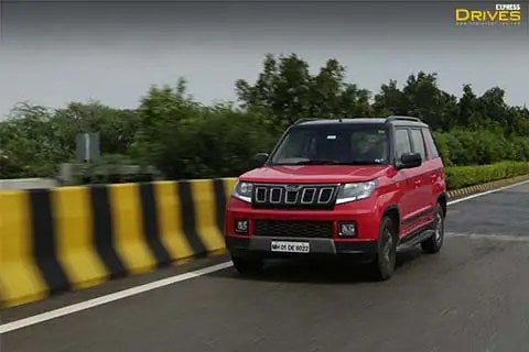 २०१५ मध्ये आनंद महिंद्रा यांनी स्वत:साठी TUV 300 खरेदी केली. वाहन ऑलिव्ह हिरव्या रंगाचे होते, जे त्यांनी कस्टमाइझ केले. या वाहनाची किंमत सात ते आठ लाख रुपये आहे.