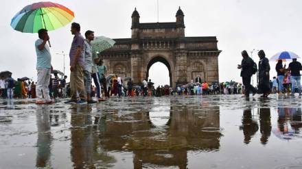 Mumbai, Red Alert, heavy rain, Colaba, waterlogging, Churchgate