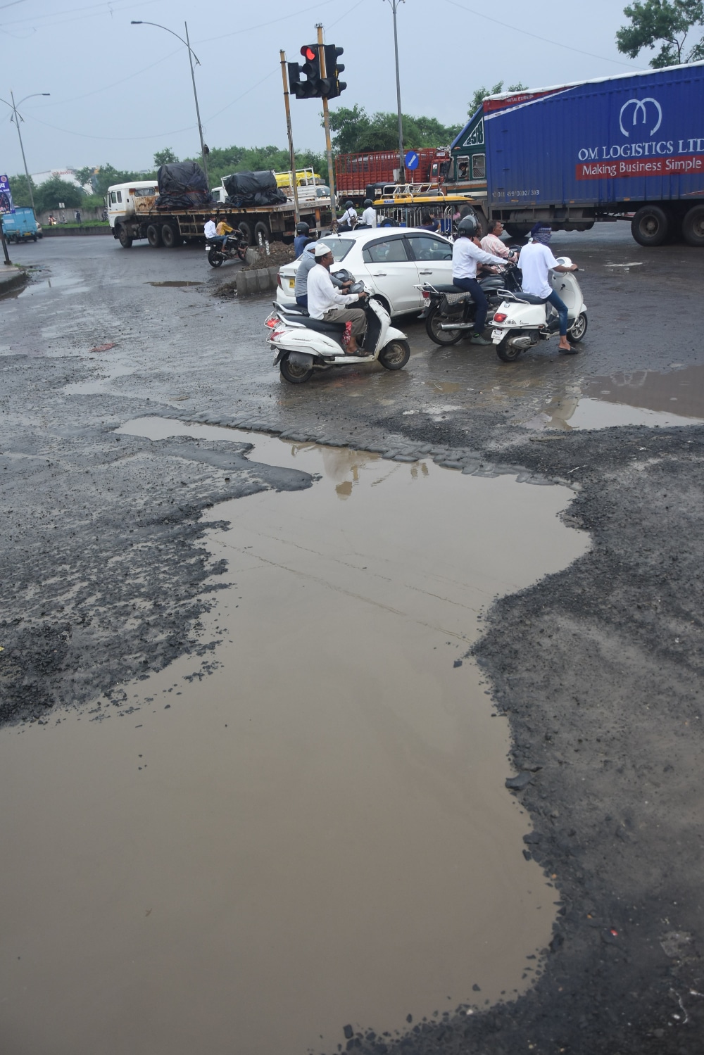 Nagpur Potholes Photos 2023