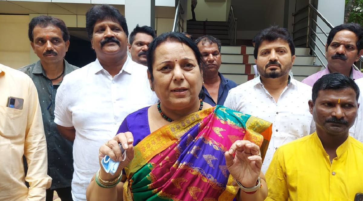 कार्यकर्त्यांना विधायक व पक्ष बांधणीचा कार्यक्रम शिल्लक राहिला नव्हता - नीलम गोऱ्हे