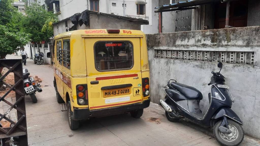 Nagpur, school children, irresponsible driving, school buses, vans, autos, traffic police