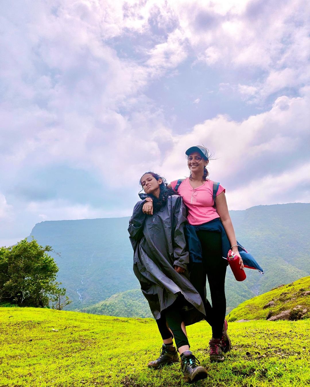 Shivani Baokar Tejashri Pradhan Garbett Plateau Trek