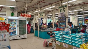 female employee set fire to goods dmart