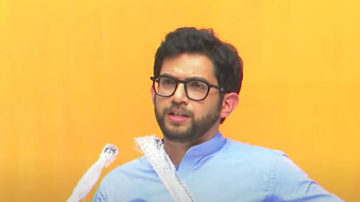 मुंबईतील शाखेवर करण्यात आलेल्या कारवाईवरून शिवसेना ( ठाकरे गट ) आदित्य ठाकरे यांनी महापालिका अधिकाऱ्यांना इशारा दिला आहे. ज्या दिवशी सरकार येईल. तेव्हा त्यांच्यावर बुलडोझर चालवल्याशिवाय राहायचं नाही, असं आदित्य ठाकरे म्हणाले आहेत.