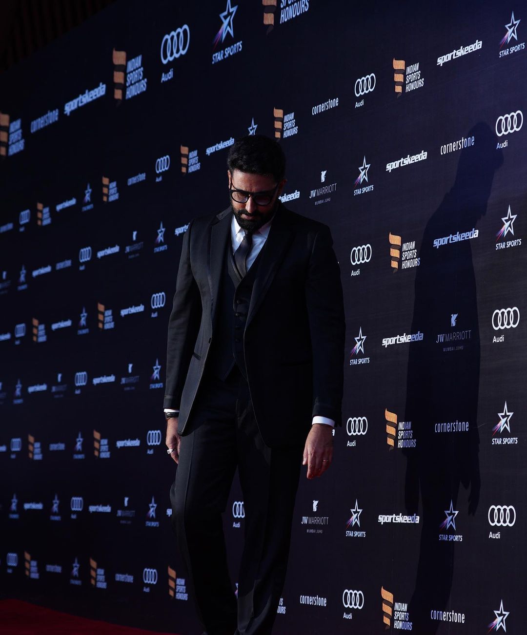  female fan slapped abhishek bachchan