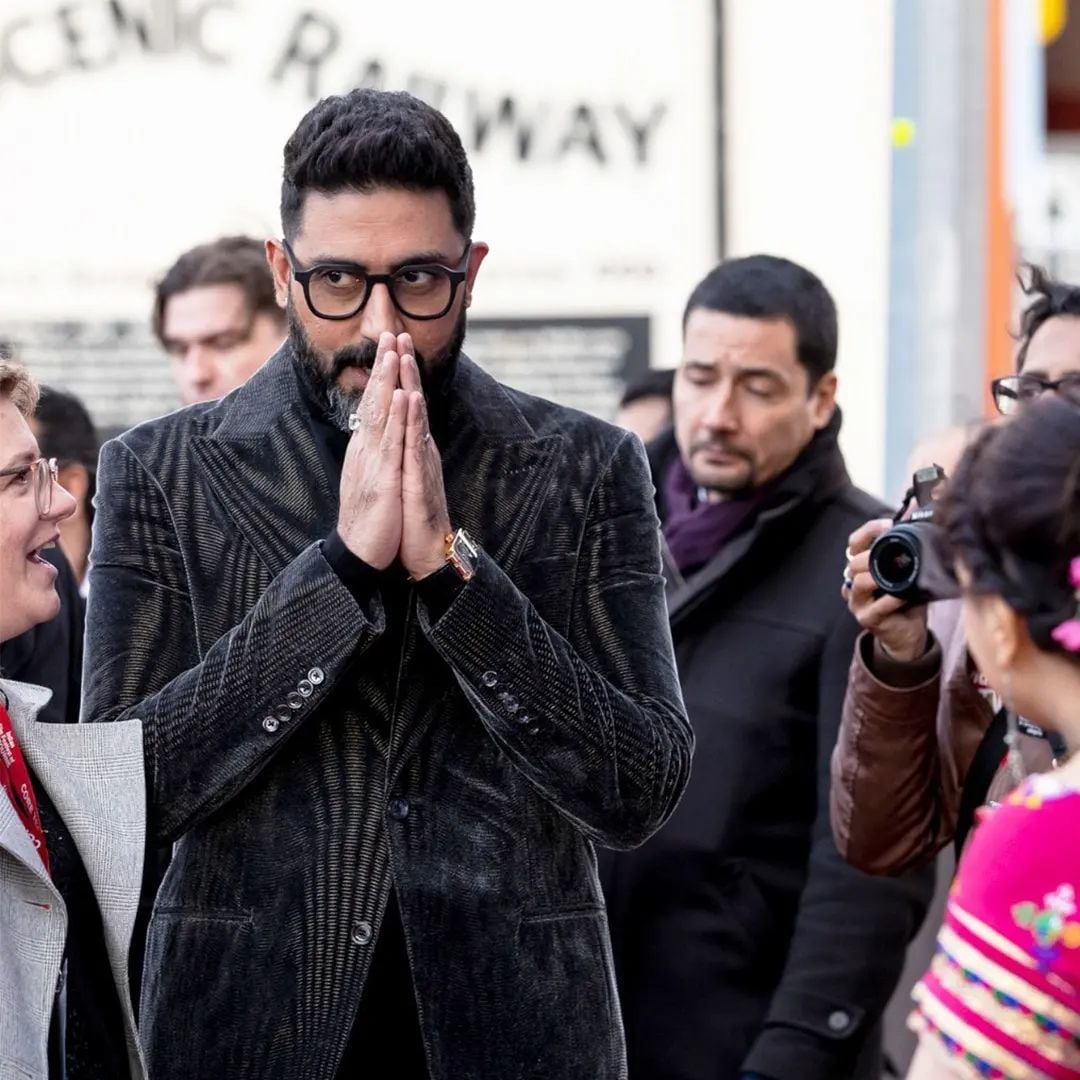  female fan slapped abhishek bachchan