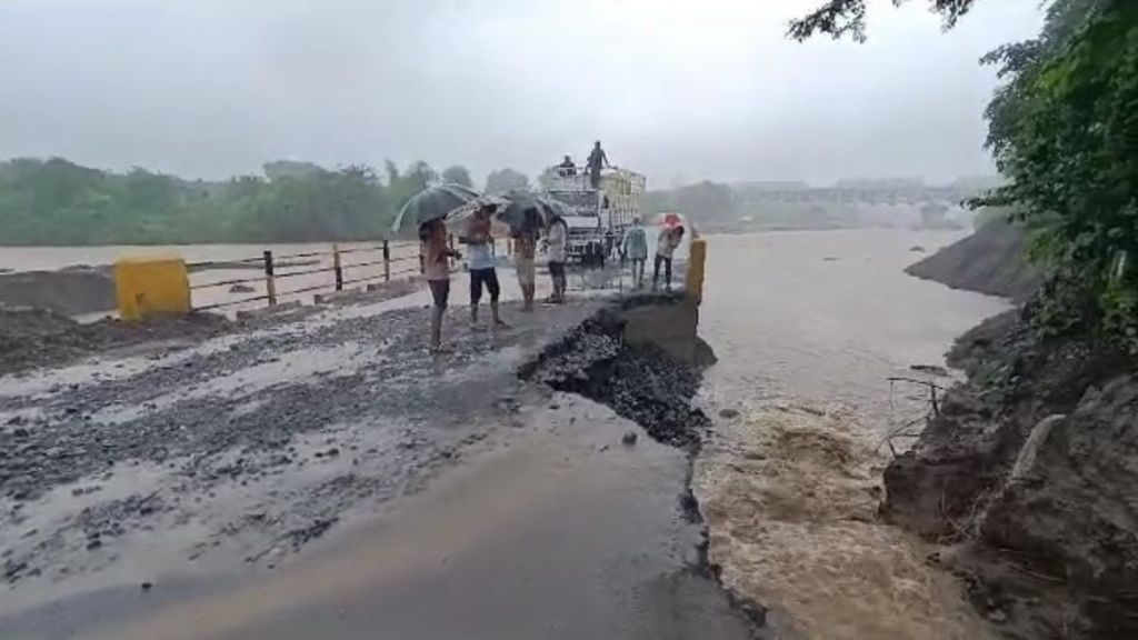 heavy rain in raver heavy rain in raver