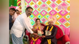biographical books of legends gifted at marriage in Amravati