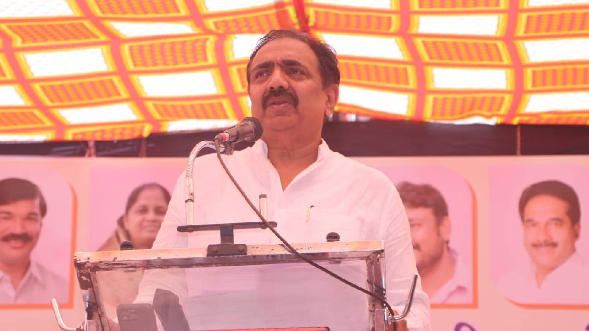 जयंत पाटील म्हणाले, “रोज सकाळी उठून स्पष्टीकरण देण्याचा उद्योग सुरु केला आहे का? तुम्ही बातम्या तयार केल्यात, तर तुम्हीच त्या बंद करा. मी कुठे आणि का गेलो? याचे पुरावे दिसले किंवा माहिती मिळाली, तर बातम्या करा. एखाद्याबद्दल महाराष्ट्रात गैरसमज पसरवण्याचा उद्योग सुरु झाला, तर हे बरोबर नाही. पण, सकाळपासून बातम्या पाहून माझी करमणूक होत आहे.”