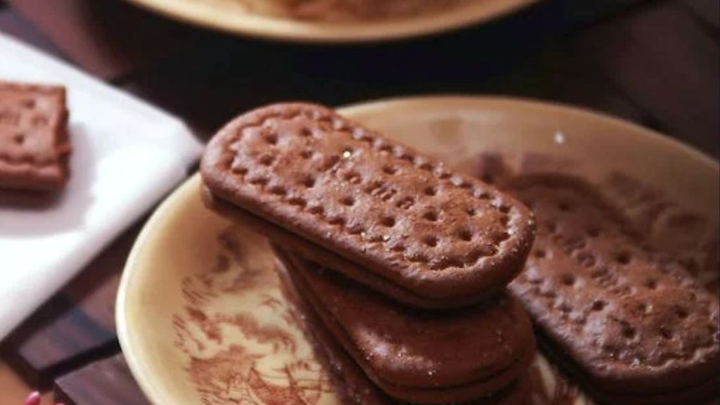 General Knowledge do you know Why are there holes in biscuits know the real reason