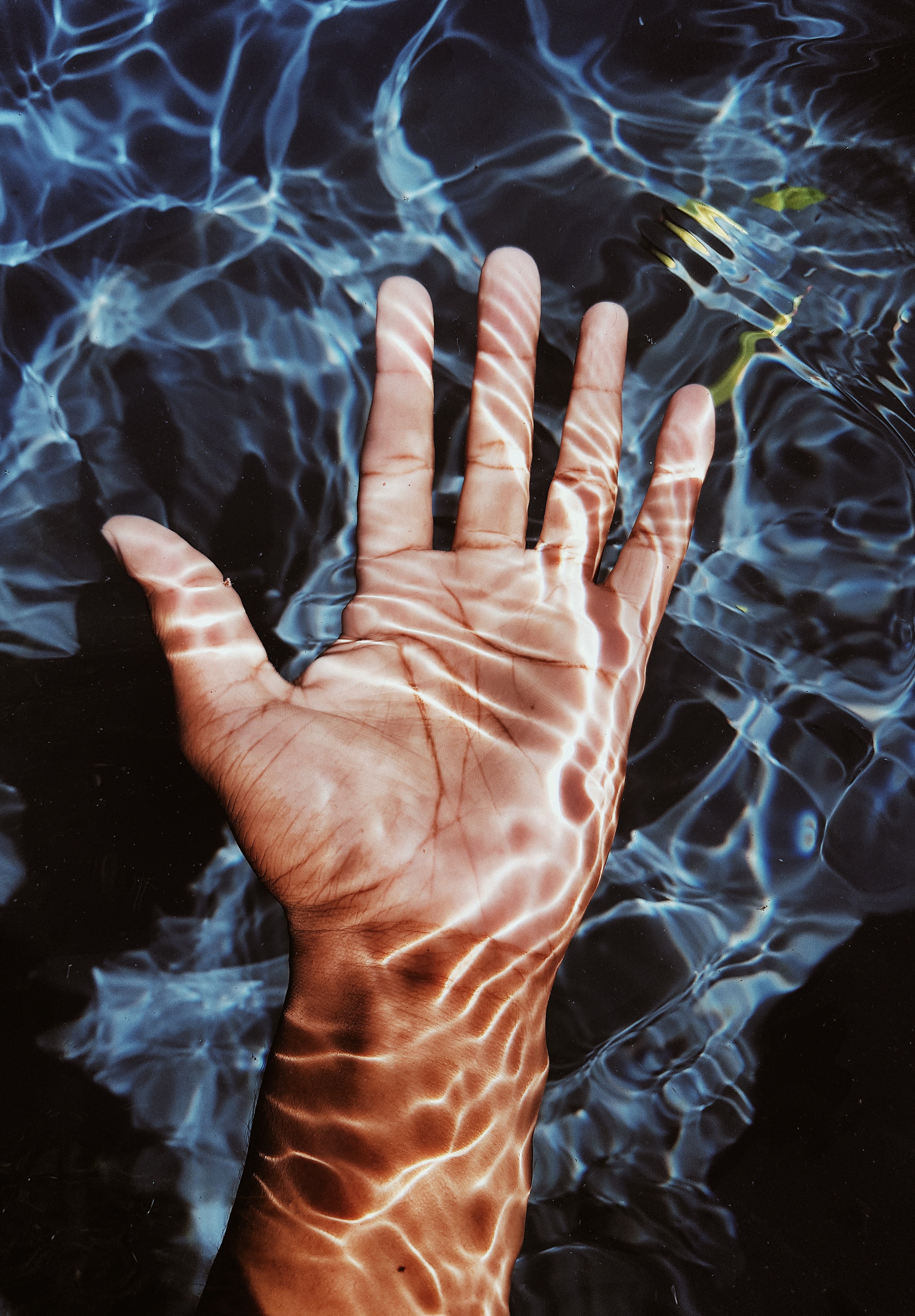 pinky-finger-astrology-personality-test 