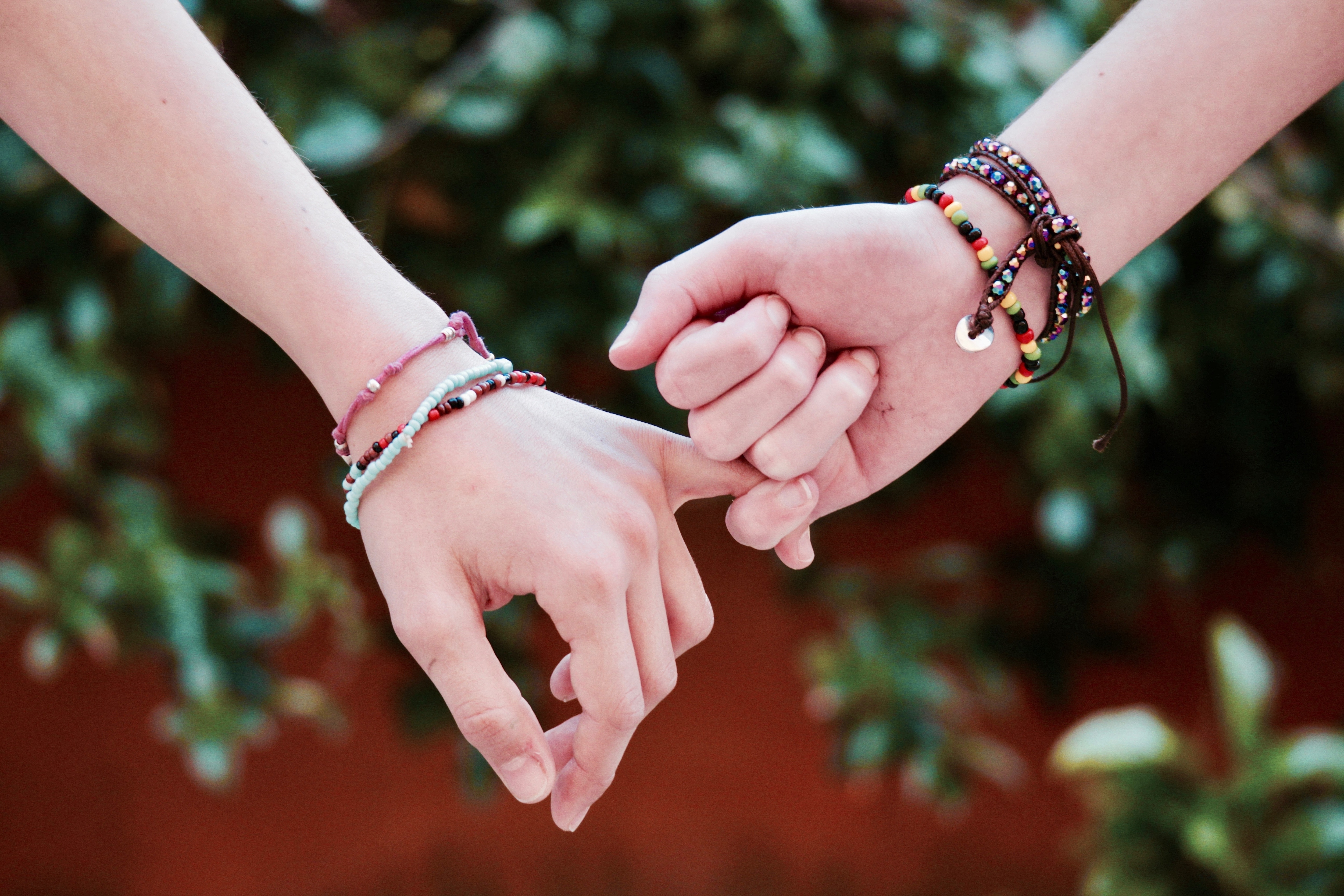 pinky-finger-astrology-personality-test 