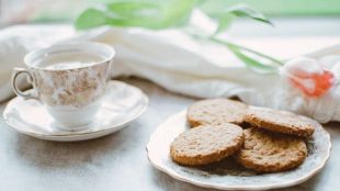 having tea with biscuits increase your weight and raise your blood sugar level