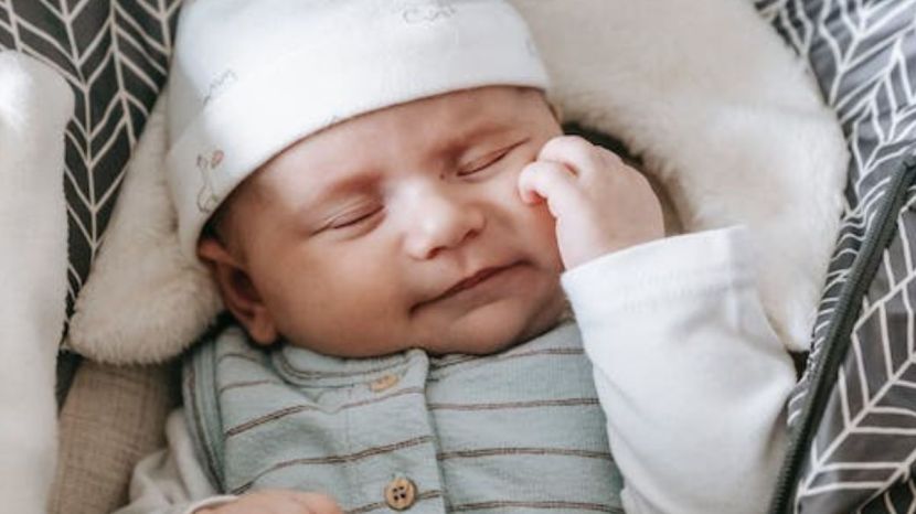 किशोरवयीन मुलांनी रात्री ९ ते १० च्या दरम्यान झोपावे. प्रौढ वयातील व्यक्तींचा झोपण्याचा बेस्ट टाइम १० ते ११ आहे. लहान मुलांनी ७ ते ९ च्या दरम्यान झोपावे. विशेष म्हणजे नियमित झोपण्याची वेळ पाळणे आरोग्यासाठी चांगले आहे. (photo : Pexels)