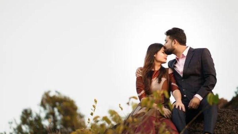 आज आपण आपला होणारा जोडीदार आपल्यासाठी योग्य आहे का, हे कसे ओळखायचे ? या विषयी जाणून घेणार आहोत. (Photo : Pexels)
