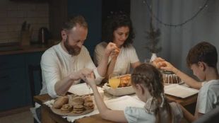 Parents Child Relationship child never be unhappy if parents should do these things for children