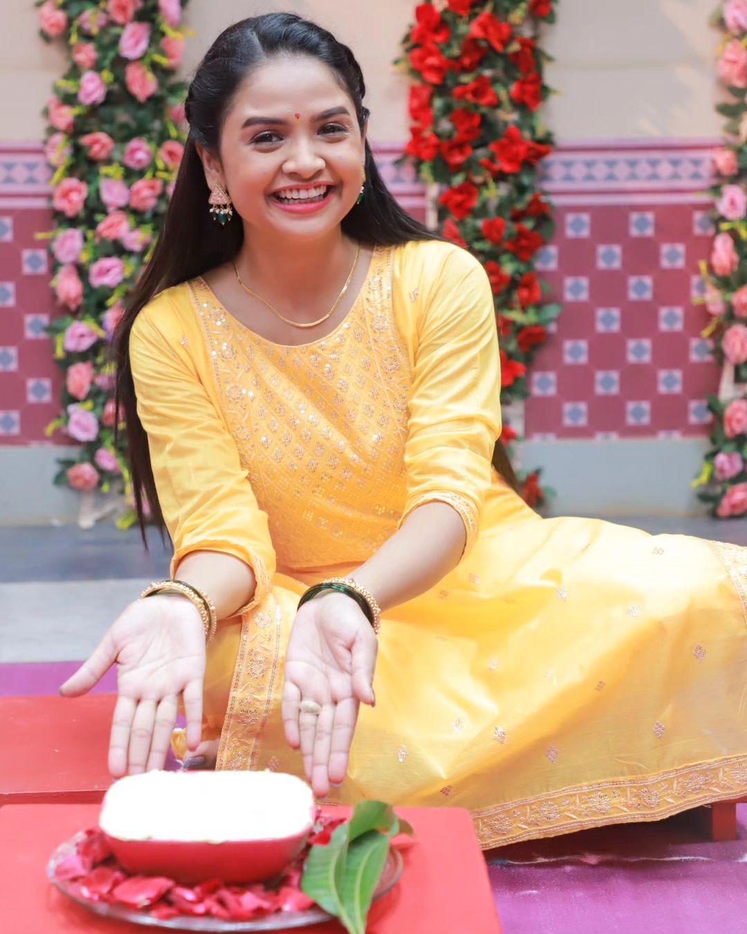 Aai Kuthe Kaay Karte Isha Mehendi Photos
