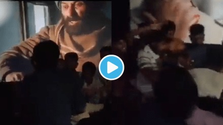 Gadar 2 Huge Fight Breaks In Theater Video Two Drunk Group For Chanting Modi Pakistan zindabad Sunny Deol Amisha Patel