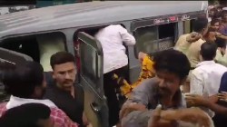 बुलढाणा : पोलिसांच्या साक्षीने ग्रामपंचायतसमोर राडा, तिघा सदस्यांना बळजबरीने सोबत नेले