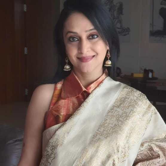 त्यांच्या कामाबरोबरच त्या त्यांच्या फिटनेसमुळेही नेहमीच चर्चेत असतात.