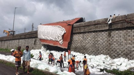 container accident on Charoti flyover