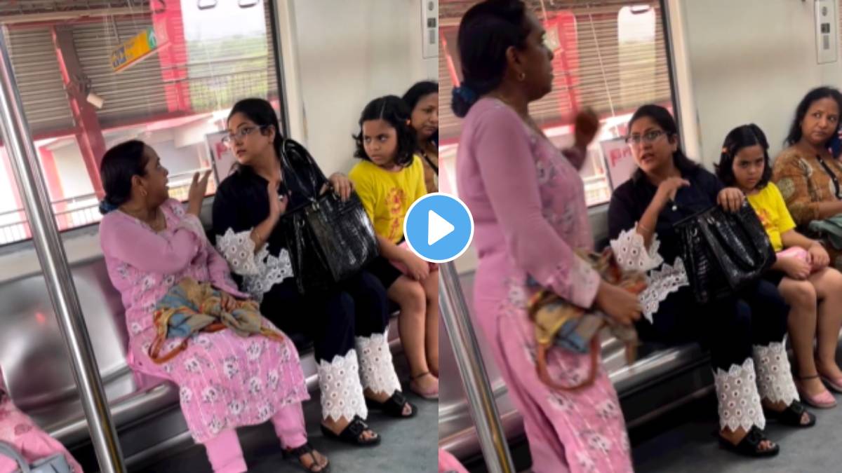 Video of fight between two women in delhi metro is going viral on social media trending delhi metro