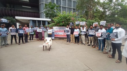 Protest of eligible candidates in Engineering Services Examination in front of Collector Office