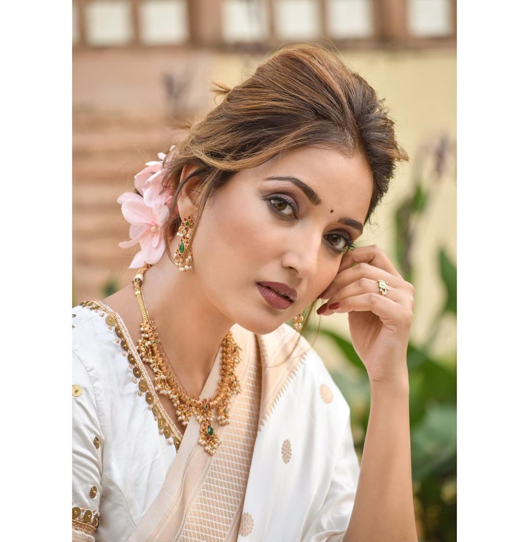 Rupali Bhosle White Paithani Saree Look