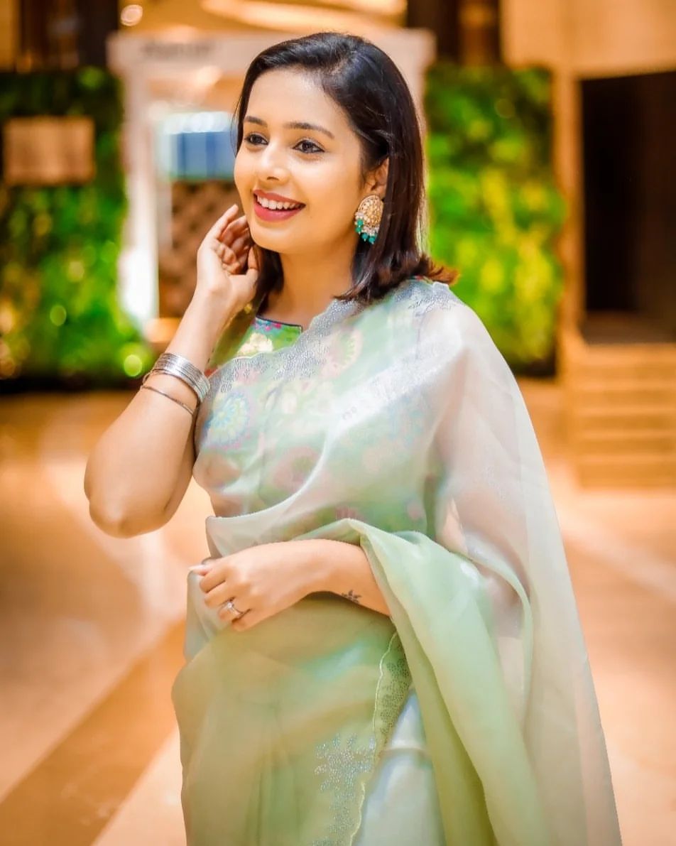 Shivani Rangole Kulkarni Organza Saree Look