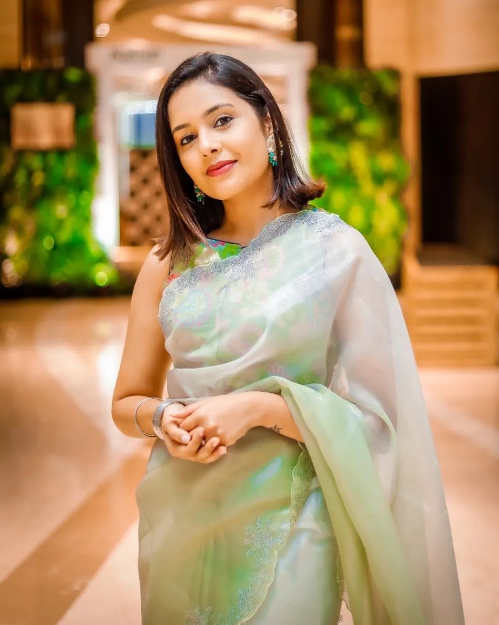 Shivani Rangole Kulkarni Organza Saree Look