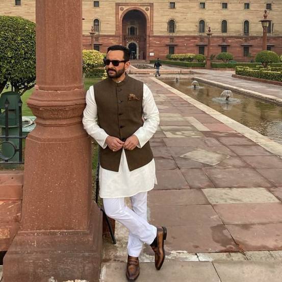 सैफ हा पतौडी घराण्याचा १०वा नवाब असून तो राजेशाही जीवनशैली जगतो.