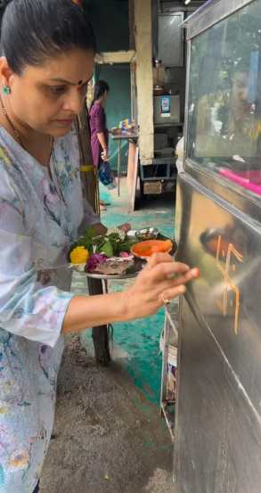 नुकतंच त्यांनी एक पोस्ट शेअर करत त्यांचा मुलगा आता लवकरच नवीन हॉटेल सुरू करणार असल्याची आनंदाची बातमी चाहत्यांना दिली होती. 
