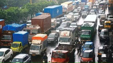 Traffic jam in Ghodbunder