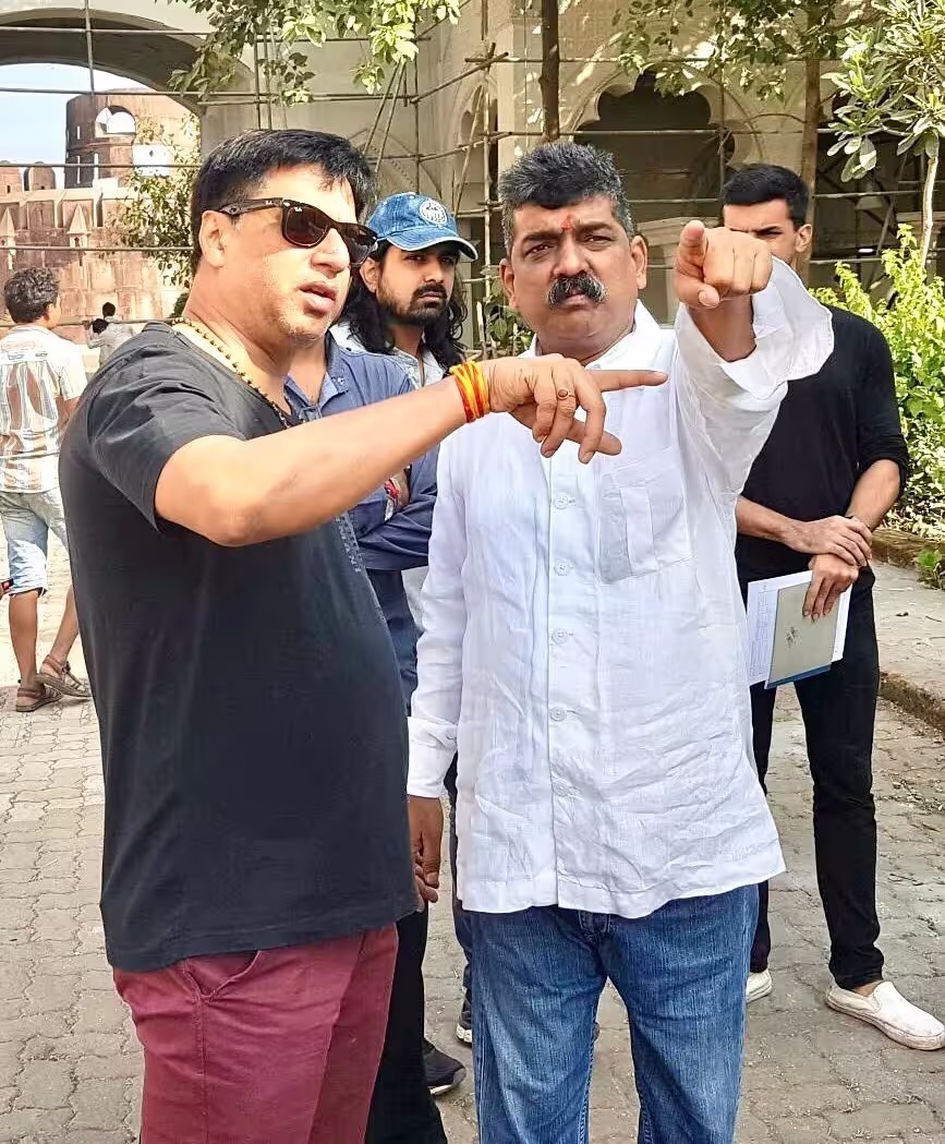 मी मानसी चंद्रकांत देसाई, ज्येष्ठ कला दिग्दर्शक नितीन देसाई यांची मोठी मुलगी. मी माझी आई आणि कुटुंबातर्फे हे स्टेटमेंट देत आहे की माझे बाबा नितीन चंद्रकांत देसाई आम्हाला २ ऑगस्ट २०२३ रोजी सोडून गेले- मानसी देसाई