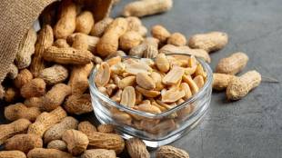 Woman with nut allergy buy all peanut packets on flight