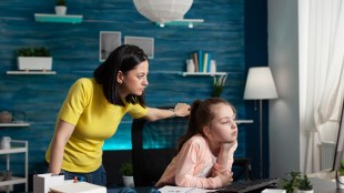 How To Deal With Teenagers' Mood Swings