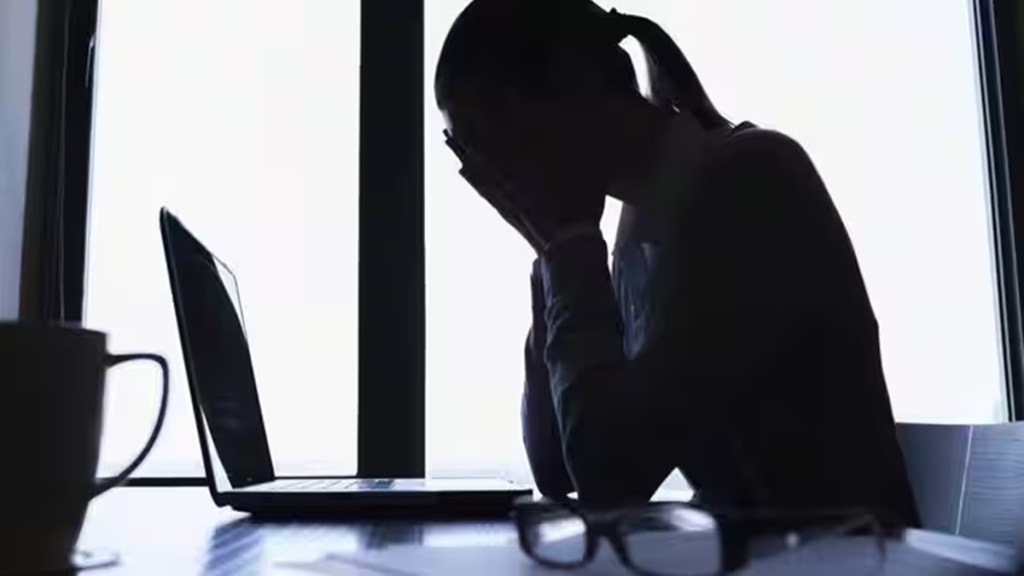 intimate photos, social media, break up, girlfriend