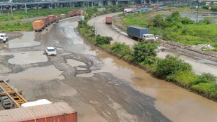 potholes and mud on jnpt roads