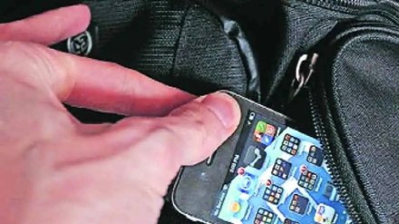 mobile phone returned by navi mumbai police