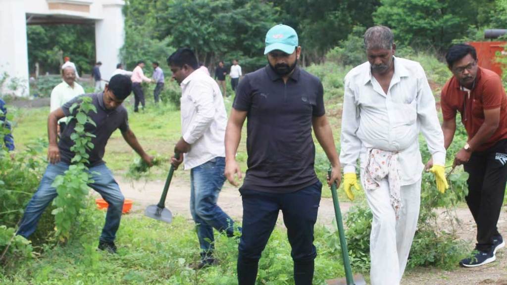 collector ajit kumbhar clean office with broom