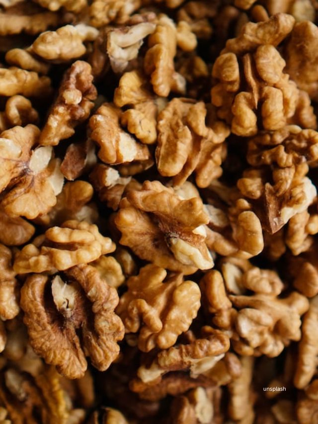 soaked walnuts (unsplash)