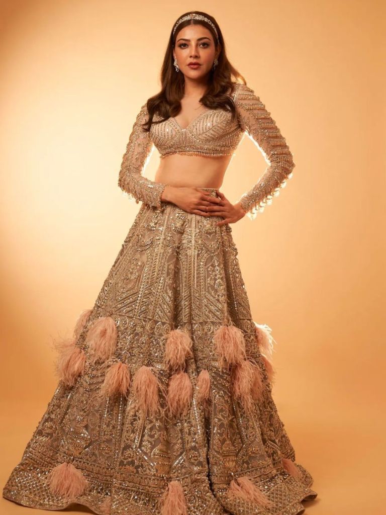 अभिनेत्री काजल अग्रवालने यांनी तामिळ, तेलगू आणि हिंदी भाषेतील चित्रपटांमध्ये काम केले आहे.