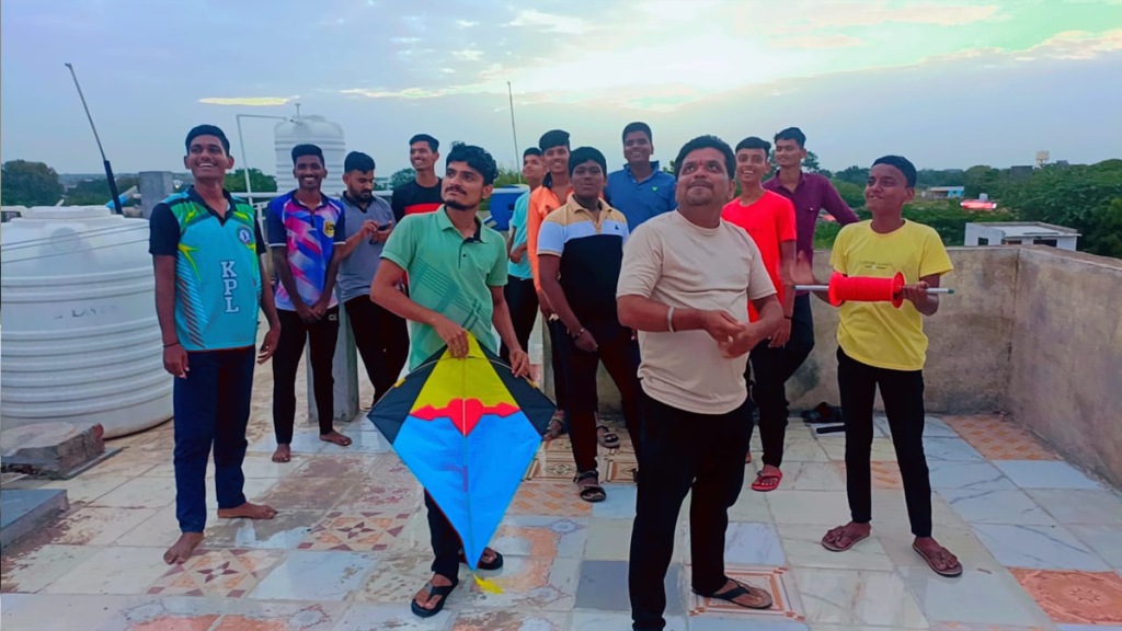 kite flying unique tradition nag panchami karmala solapur kite flying unique tradition nag panchami karmala solapur