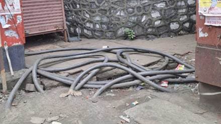 road in sakharam complex closed for electricity work