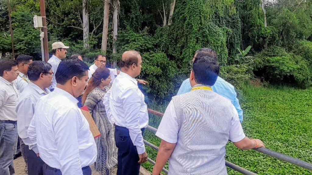 nashik Municipal Commissioner Dr Ashok Karanjkar inspection tour to prevent Godavari river pollution
