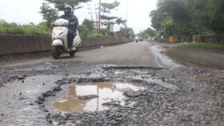potholes on road in nashik potholes on road in nashik