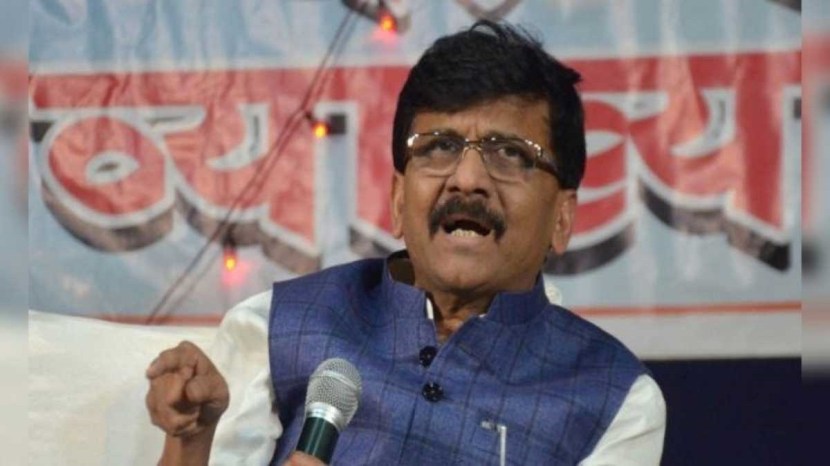 संजय राऊत यांनी पंतप्रधान नरेंद्र मोदी आणि केंद्रीय गृहमंत्री अमित शाह यांच्यावर काल (३० ऑगस्ट ) जोरदार शाब्दिक हल्ला चढवला होता. “सध्याच्या केंद्र सरकारला मुंबईवर ताबा हवा आहे. त्यांना मुंबईच्या संपत्तीवर ताबा हवा आहे, त्यांना मुंबई गिळायची आहे, मुंबई विकायची आहे, मुंबई लुटायची आहे. मुंबई महाराष्ट्राची राजधानी राहू नये आणि राहिली तरी त्या मुंबईवर महाराष्ट्राचं, मराठी माणसाचं नियंत्रण राहू नये यासाठी मागील १० वर्षे मोदी-शाहांचं सरकार काम करत आहे”, असं राऊत म्हणाले होते.