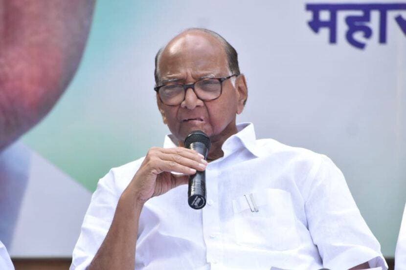 राष्ट्रवादी काँग्रेसचे अध्यक्ष शरद पवार यांनी पक्षात फुट पडलेली नाही, असं वक्तव्य केलं. यानंतर राजकीय वर्तुळात चर्चांना उधाण आलं आहे.
